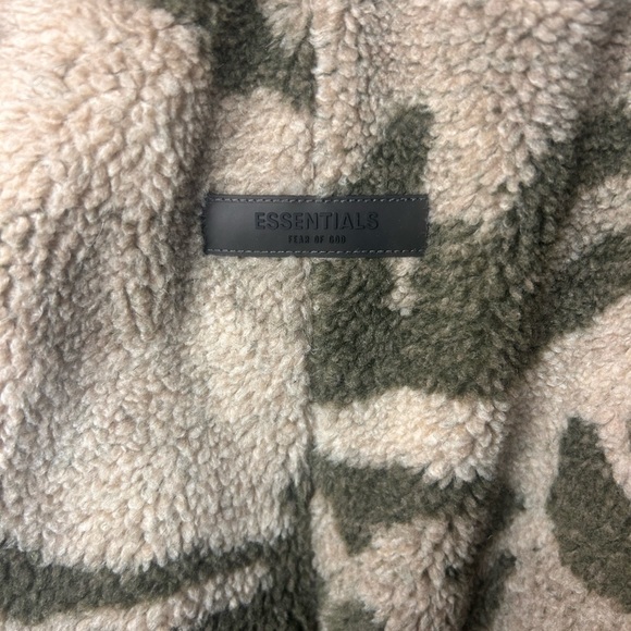 Essentials Sweats - Picture 2 of 4